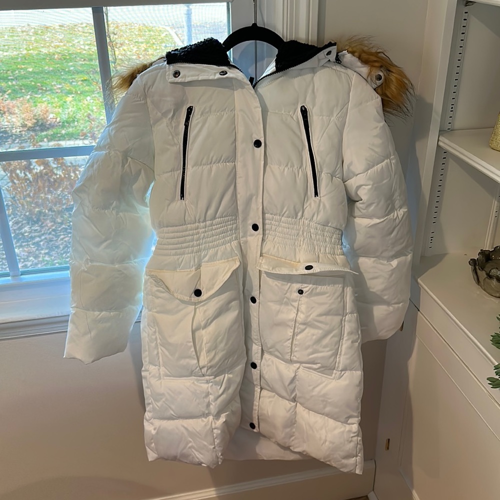 Steve Madden white down winter coat with fur.